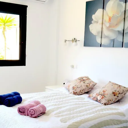 Апартаменты Paradise Court