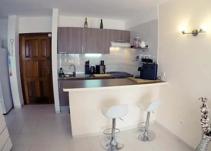 Paradise Court Apartment *