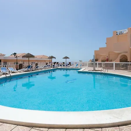 Paradise Court Адехе